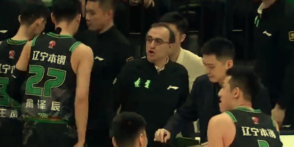 赵继伟9+2王者归来！王岚嵚8+1,亨特1篮板1犯规,辽篮领先四川20分