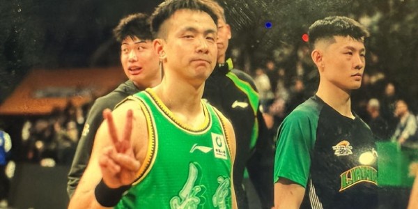 赵继伟9+2王者归来！王岚嵚8+1,亨特1篮板1犯规,辽篮领先四川20分