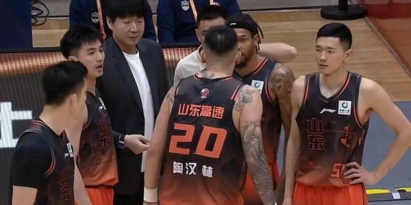 山东男篮惨败，邱彪赛后爆粗：觉得很丢人，有球员就不是职业球员